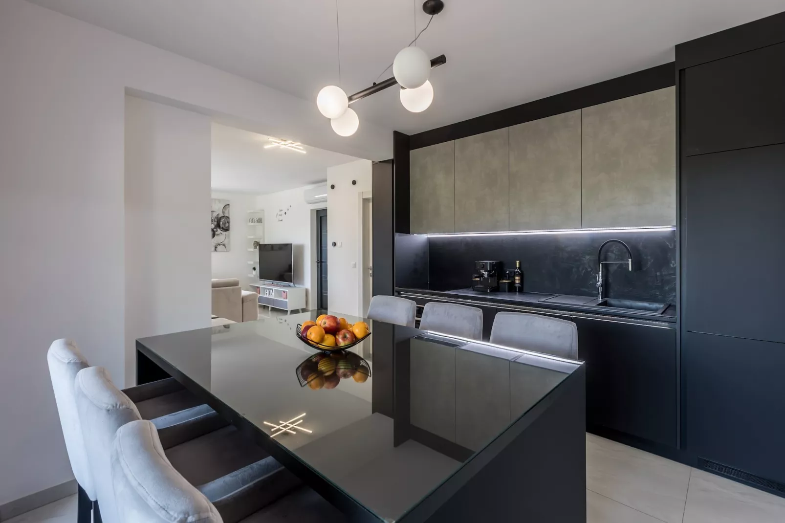 Scenic Kastel Luksic Apartments - Three Bedroom Apartment - Kitchen