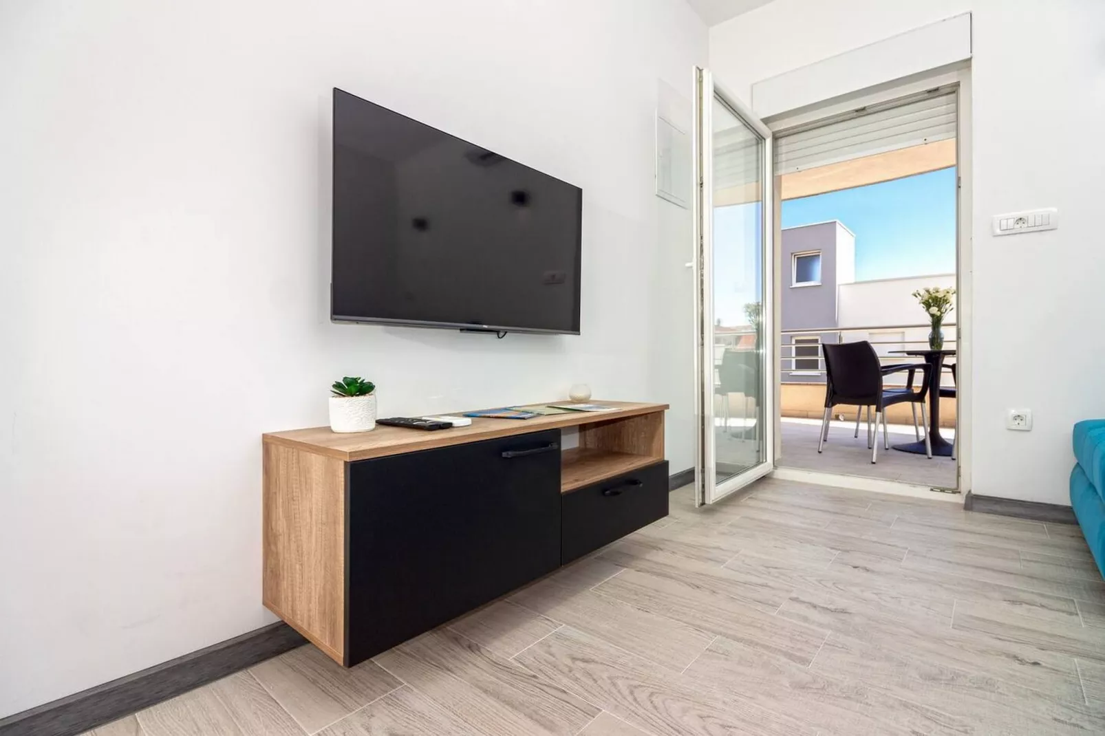 Modern Apartments with Private Balcony - Premium One Bedroom Apartment (Owner S2) - Wohnzimmer
