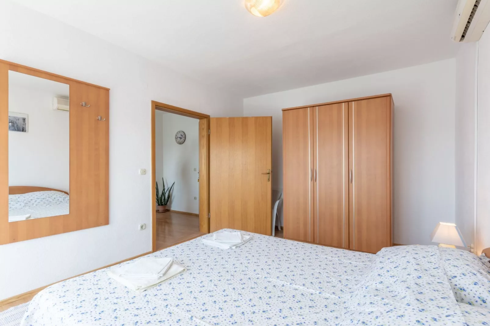 Charming Trogir Apartments with Balcony - Comfort One Bedroom Apartment with Balcony - Schlafzimmer