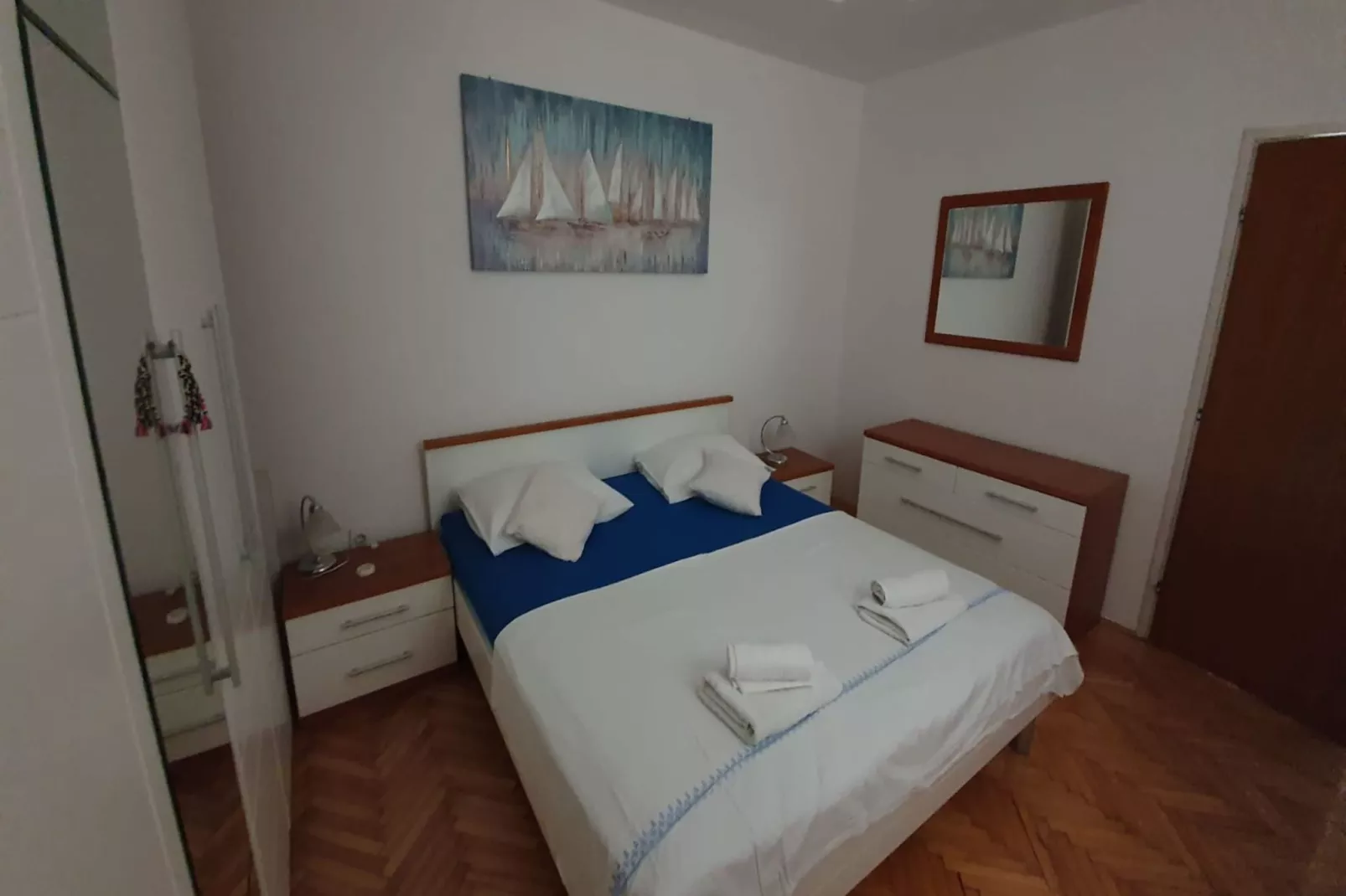 Spacious Apartment Steps from the Beach, with Private Terrace and Grill - Three Bedroom Apartment - Schlafzimmer