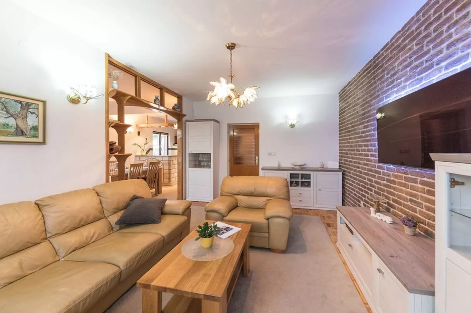 Relaxing Holiday Home with Pool, Fitness Area, and Entertainment Facilities - Six Bedroom Holiday Home - Wohnzimmer