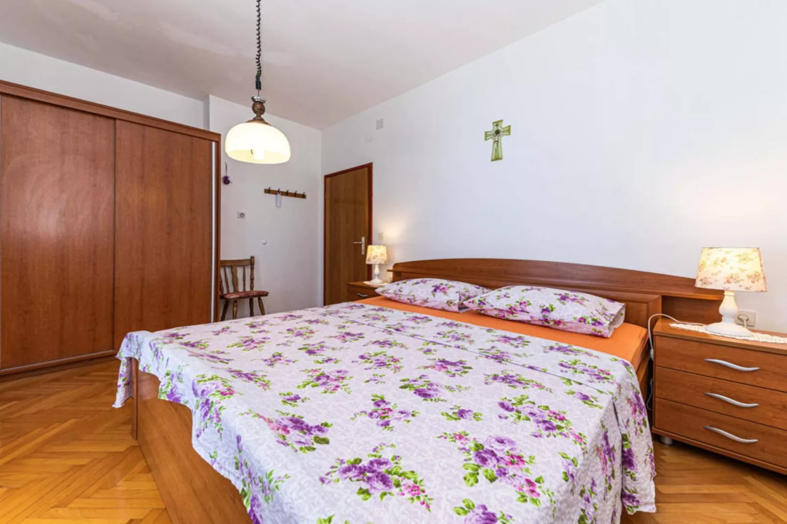 Holiday Home by the Sea with Terrace & Ocean Views on Čiovo - Two Bedroom Holiday Home - Schlafzimmer
