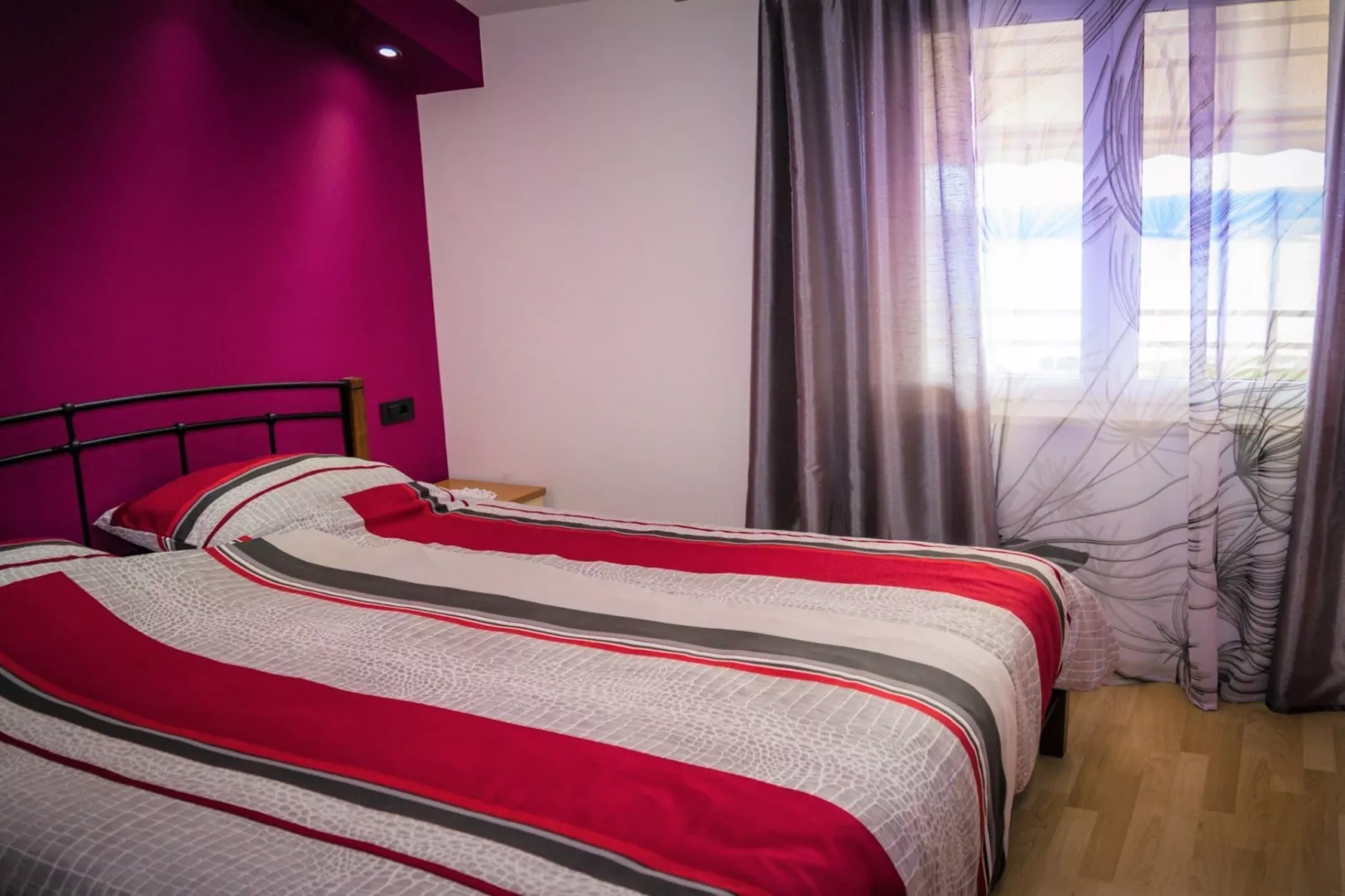 Scenic and Sunny Apartments with Sea View and Balcony - One Bedroom Apartment with Balcony (owner mali) - Schlafzimmer
