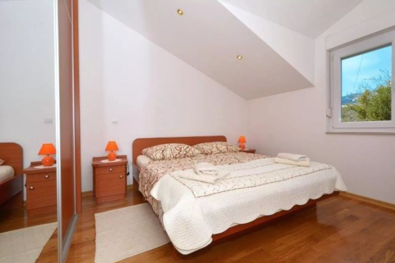 Bright Kaštela Apartment with Balcony and Private Parking - Two Bedroom Apartment - Schlafzimmer