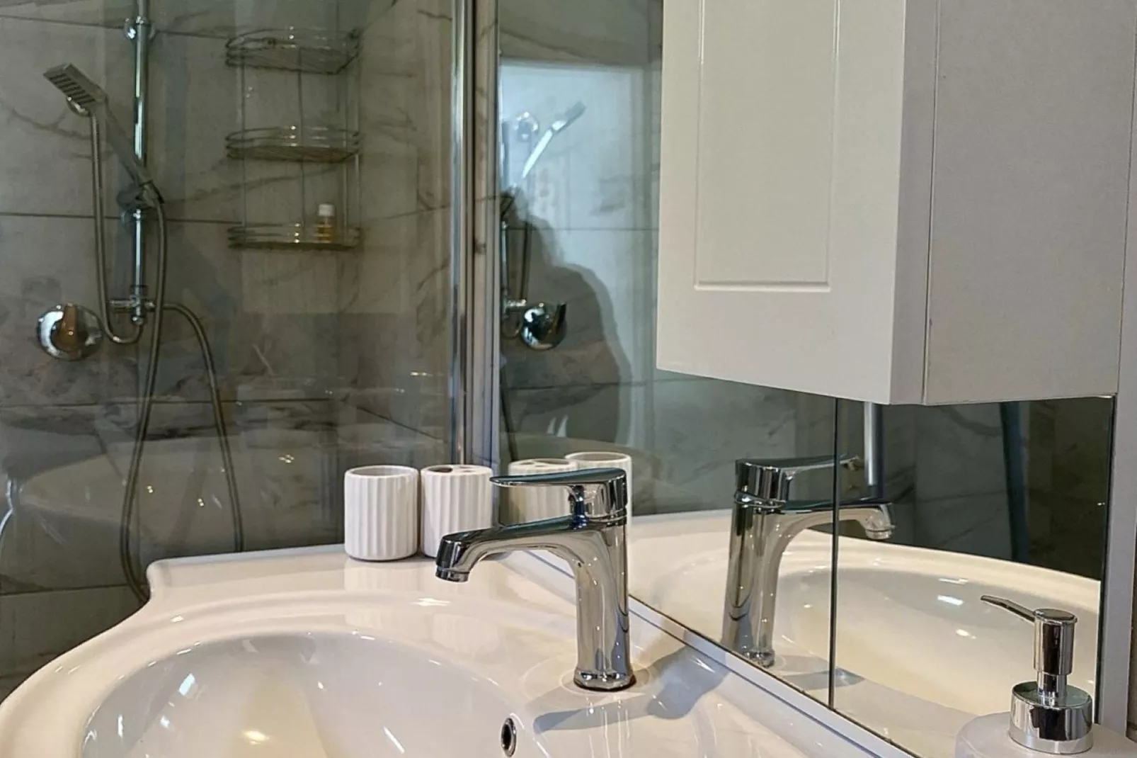 Luxury Lovran Apartments with Swimming Pool - Classic One Bedroom Apartment - Bathroom