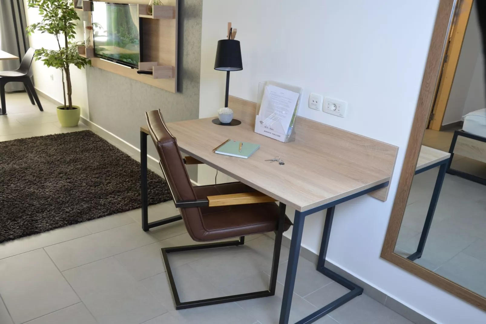 Stylish Apartments with Osijek Near Top Attractions - Comfort Studio Apartment - Maks - Living room