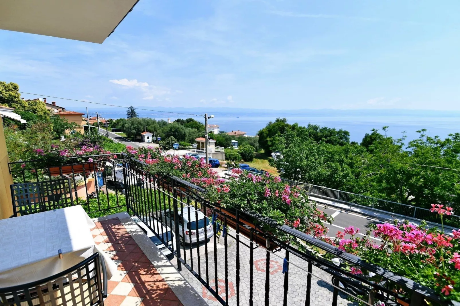 Scenic Retreat Rooms and Family Apartments - Double Room with Balcony 1 - Terrasse/Balkon