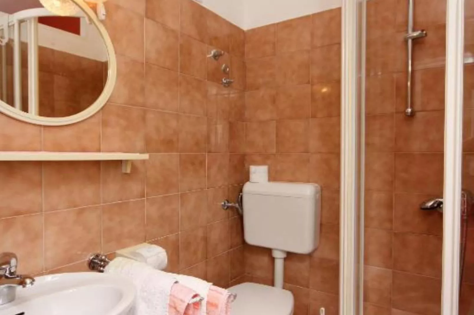 Beachside Serenity Apartments in Barbot - One Bedroom Apartment with Terrace and Sea View (Owner RED) - Badezimmer