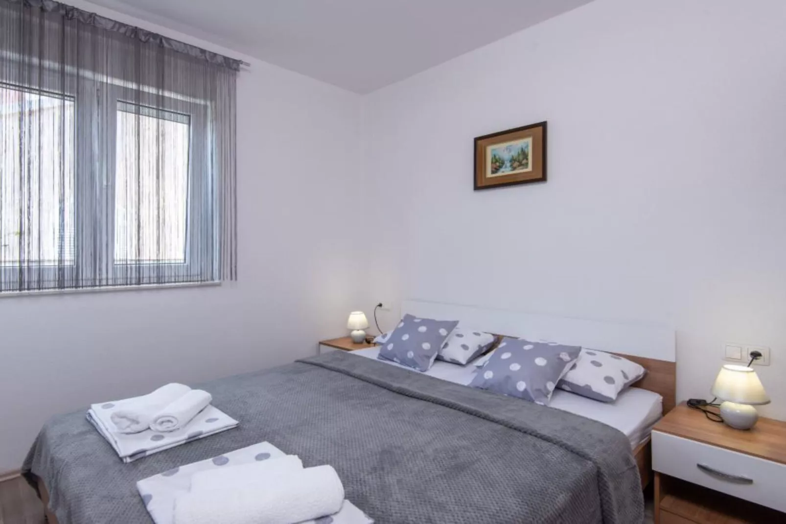 Peaceful Apartments Harfa-One Bedroom Apartment with Balcony and Partial Sea View 1 - Schlafzimmer