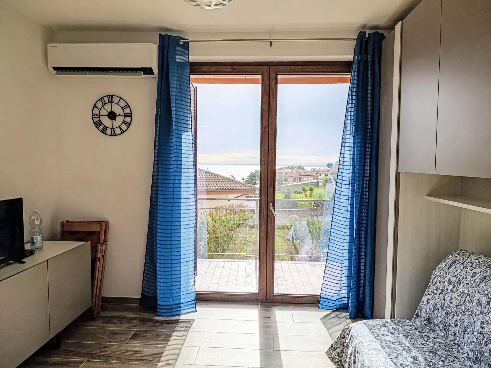 Titti e Giba - Dedans