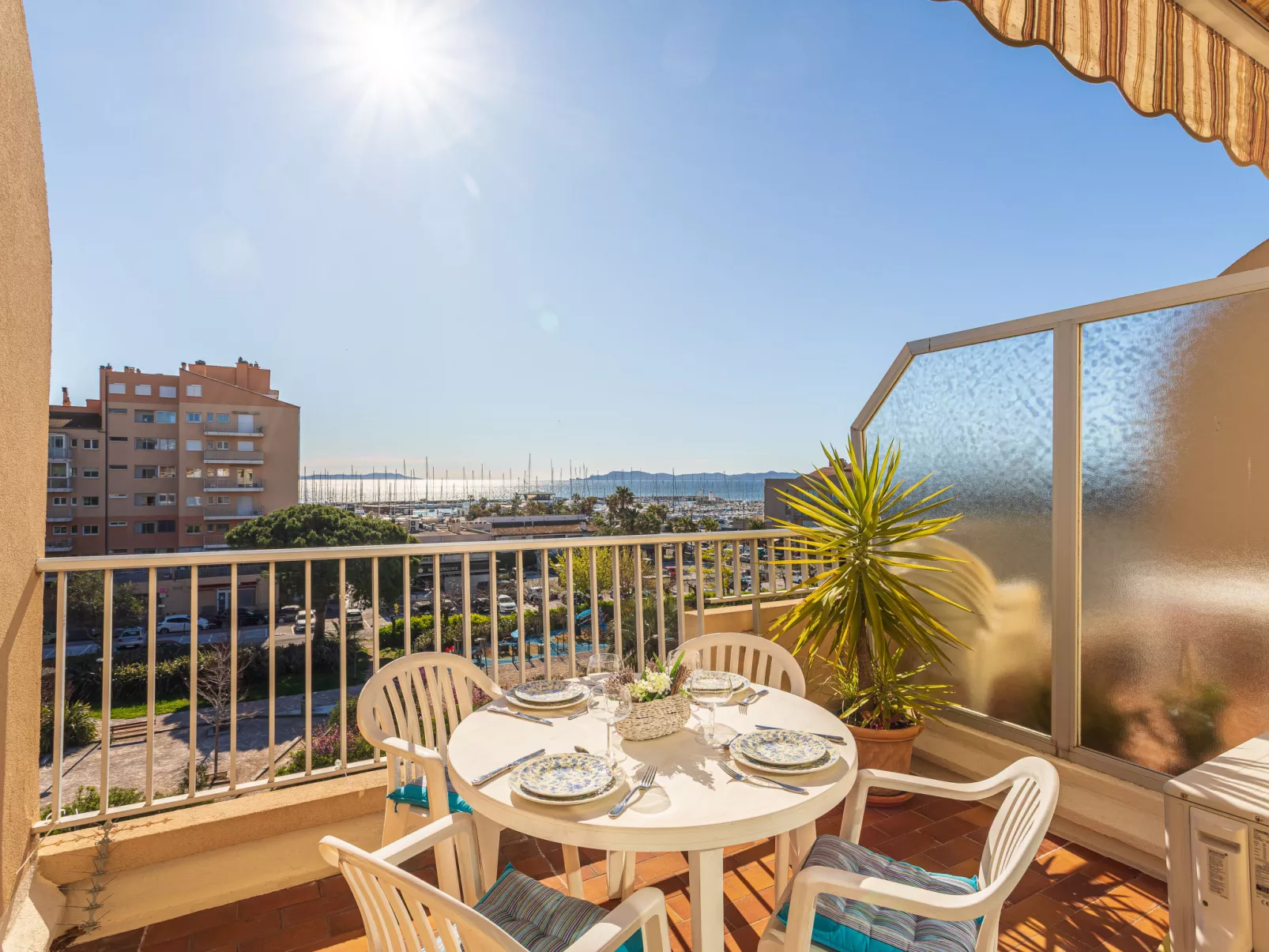 Port de La Gavine - Draußen