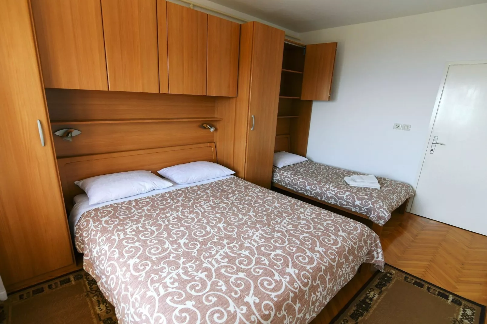 Scenic Retreat Rooms and Family Apartments - One Bedroom Apartment with Terrace - Bedroom