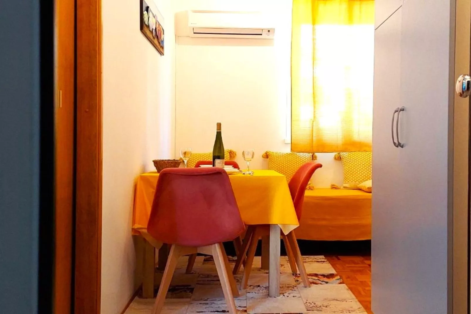 Charming Crikvenica Beachfront Apartment - One Bedroom Apartment - Salle à manger
