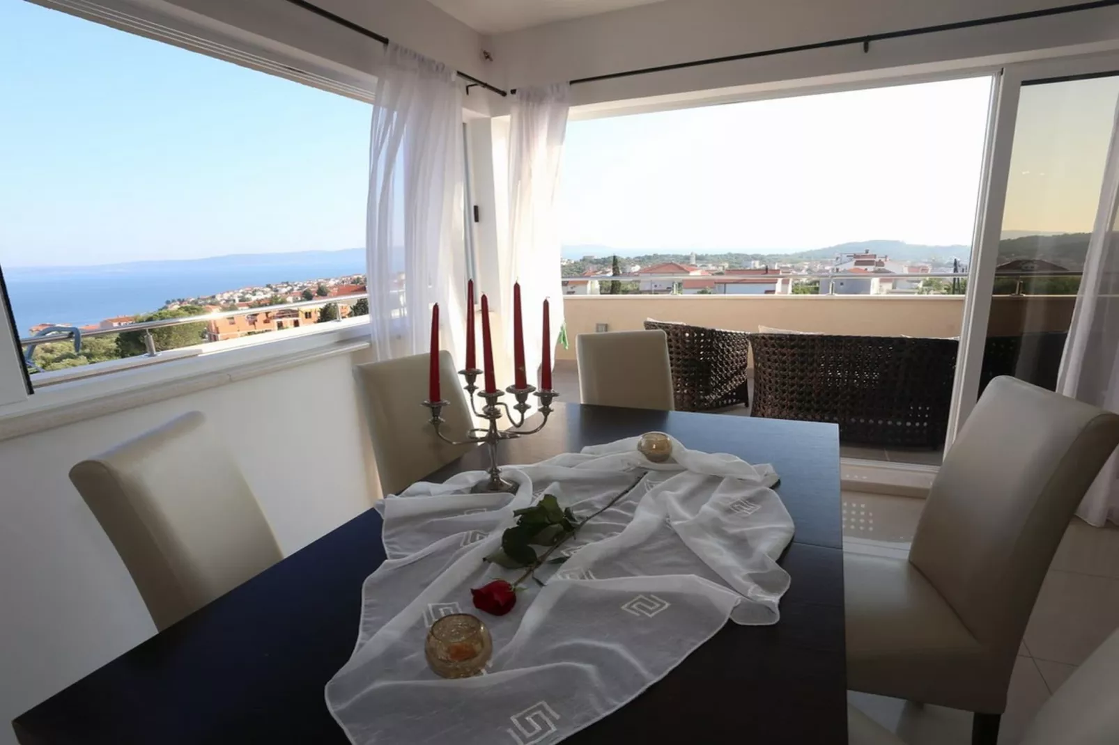 Okrug Gornji Luxurious Escape Villa with Pool - Five Bedroom Villa with Pool - Esszimmer