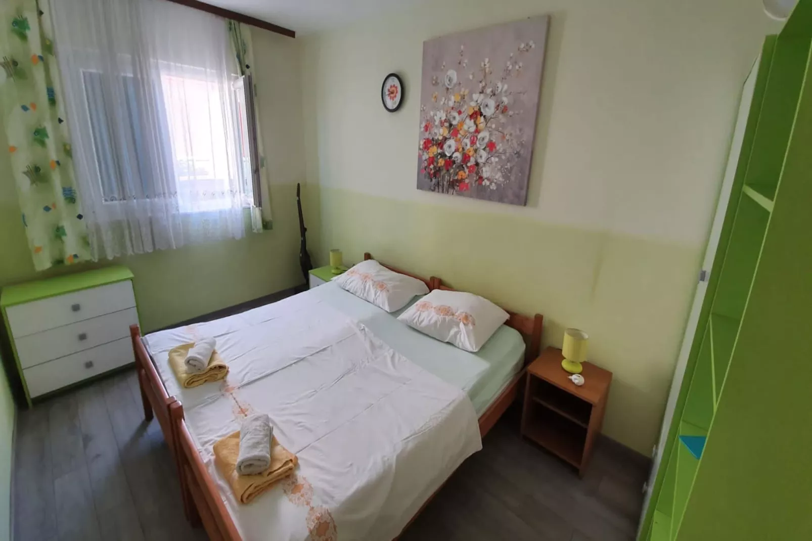 Spacious Apartment Steps from the Beach, with Private Terrace and Grill - Three Bedroom Apartment - Schlafzimmer
