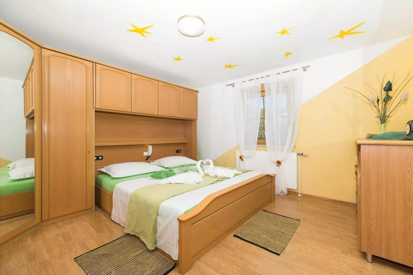 Spacious Holiday Home with Pool and Hot Tub in Kastel Stari - Four Bedroom Holiday Home with Pool - Bedroom
