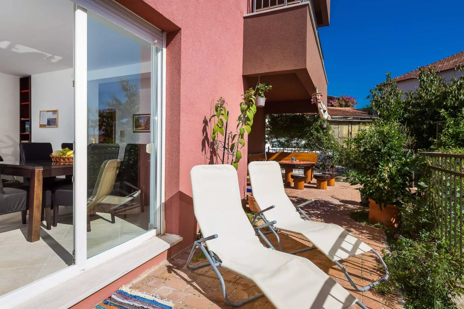 Elegant Hideaway Apartment with Pool - Two Bedroom Apartment with Pool - Terrasse/Balkon