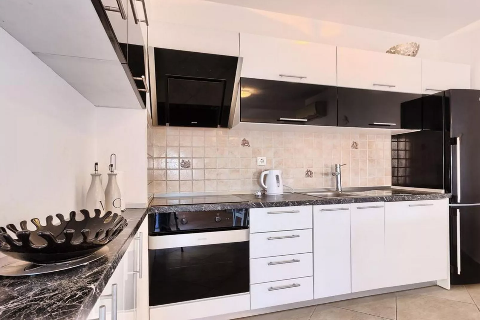 Luxury Apartment Okrug Gornji with Sea View and Pool - Three Bedroom Apartment with Sea View and Pool - Küche