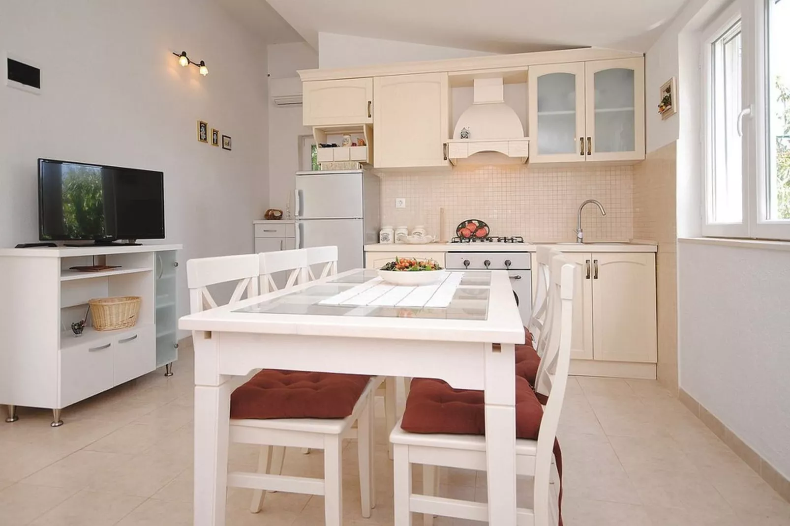 Picturesque Escape Holiday Home with Pool and Sauna - Four Bedroom Holiday Home with Sauna and Pool - Bedroom