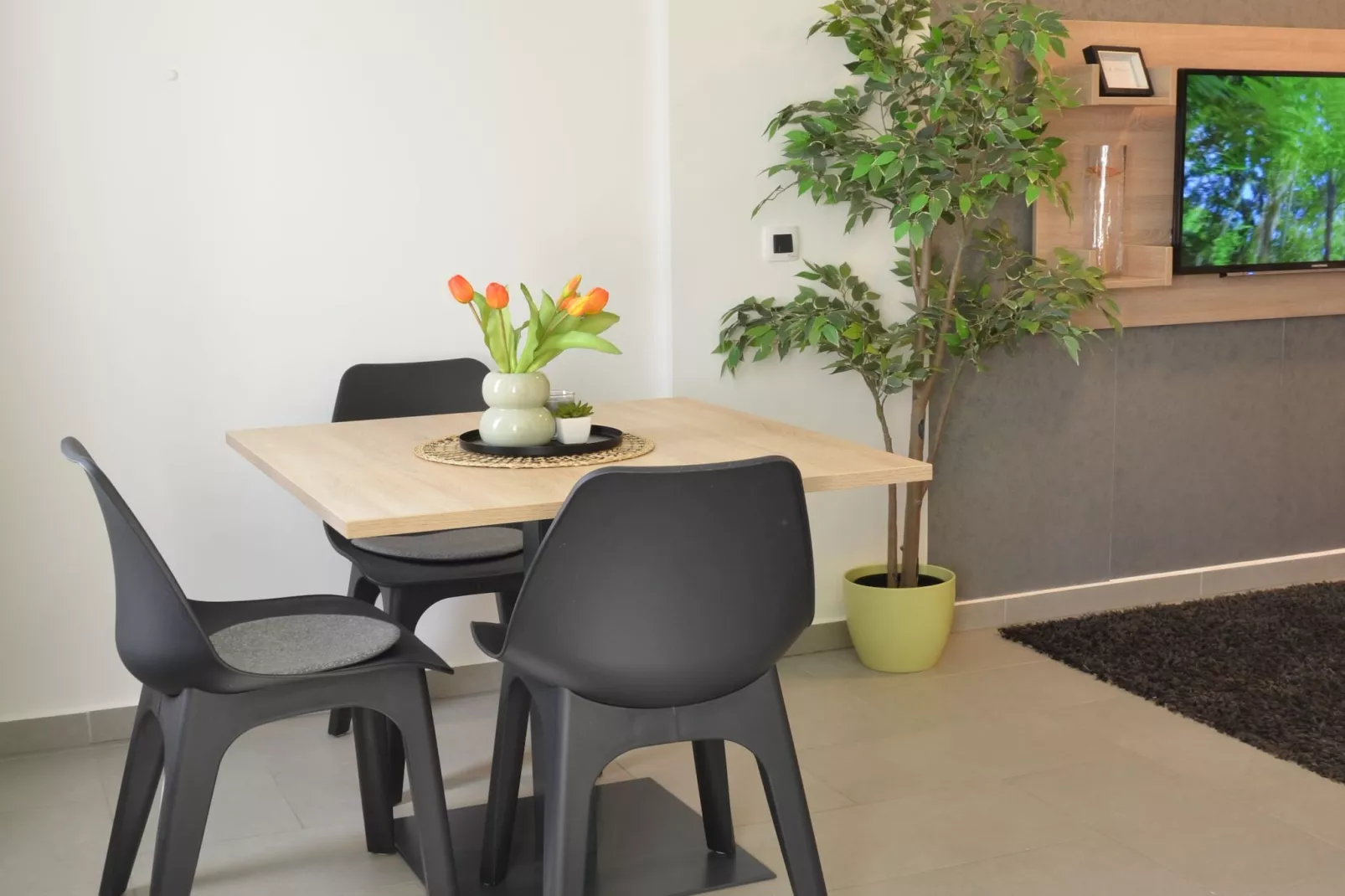 Stylish Apartments with Osijek Near Top Attractions - Comfort Studio Apartment - Maks - Living room