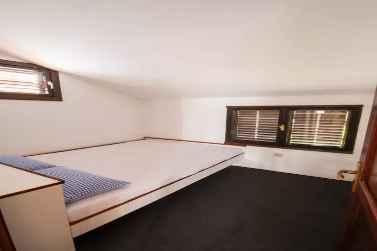Apartment Kostanjevac - Two Bedroom Apartment with Terrace and Sea View - Chambre