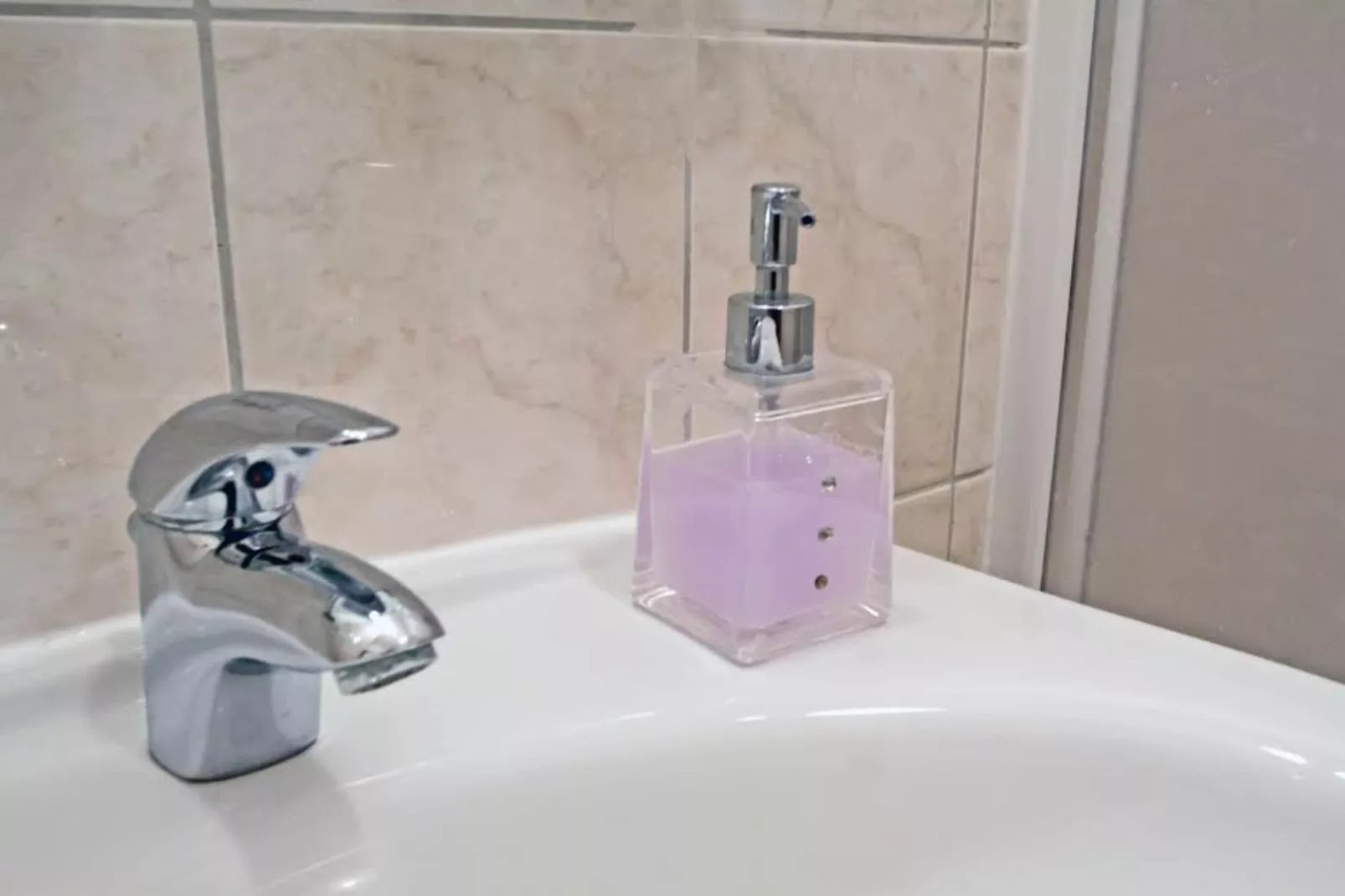 Beachfront Apartments Tamarix - Studio Apartment 3 - Bathroom