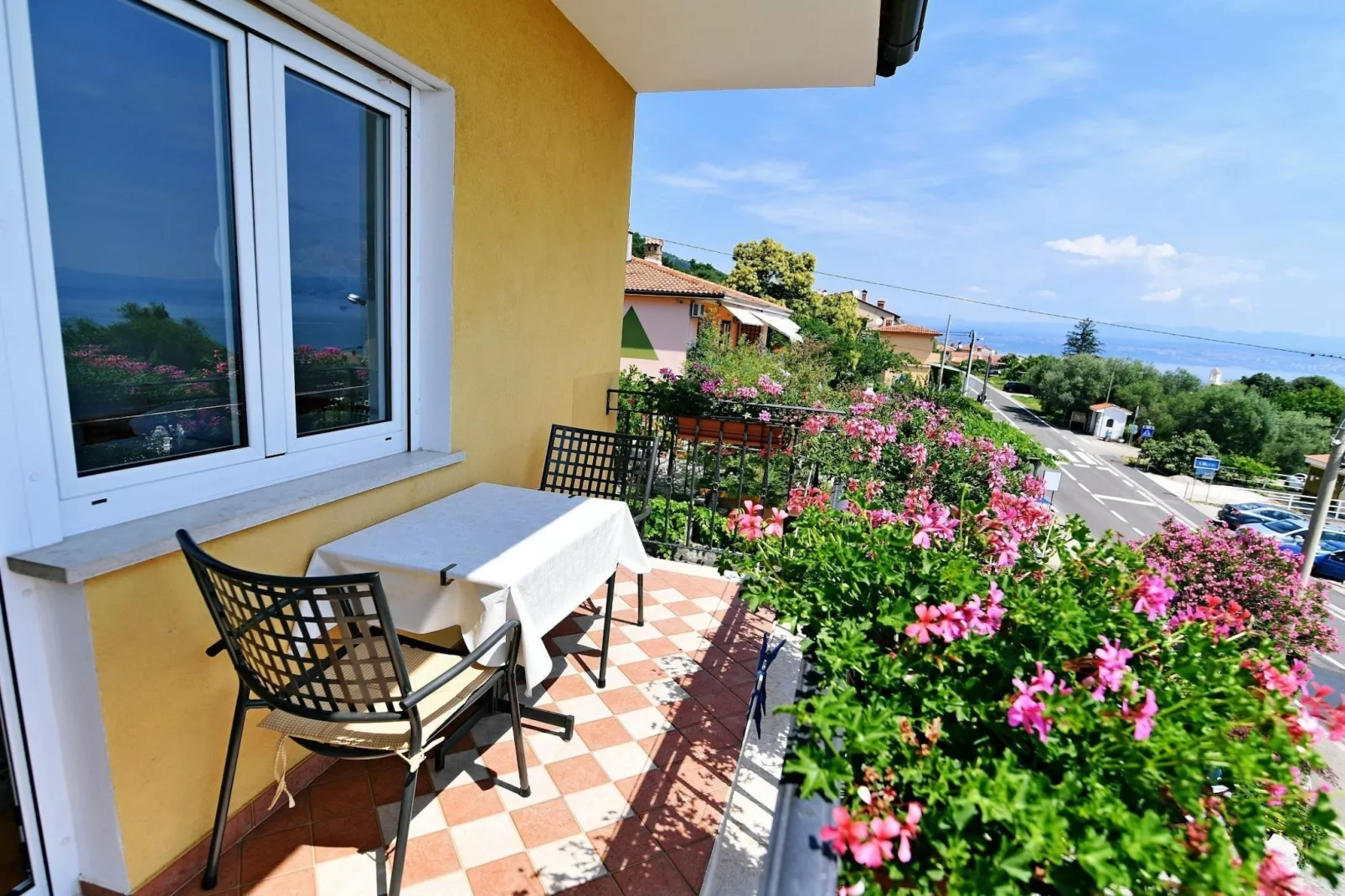 Scenic Retreat Rooms and Family Apartments - Double Room with Balcony 1 - Terrasse/Balkon