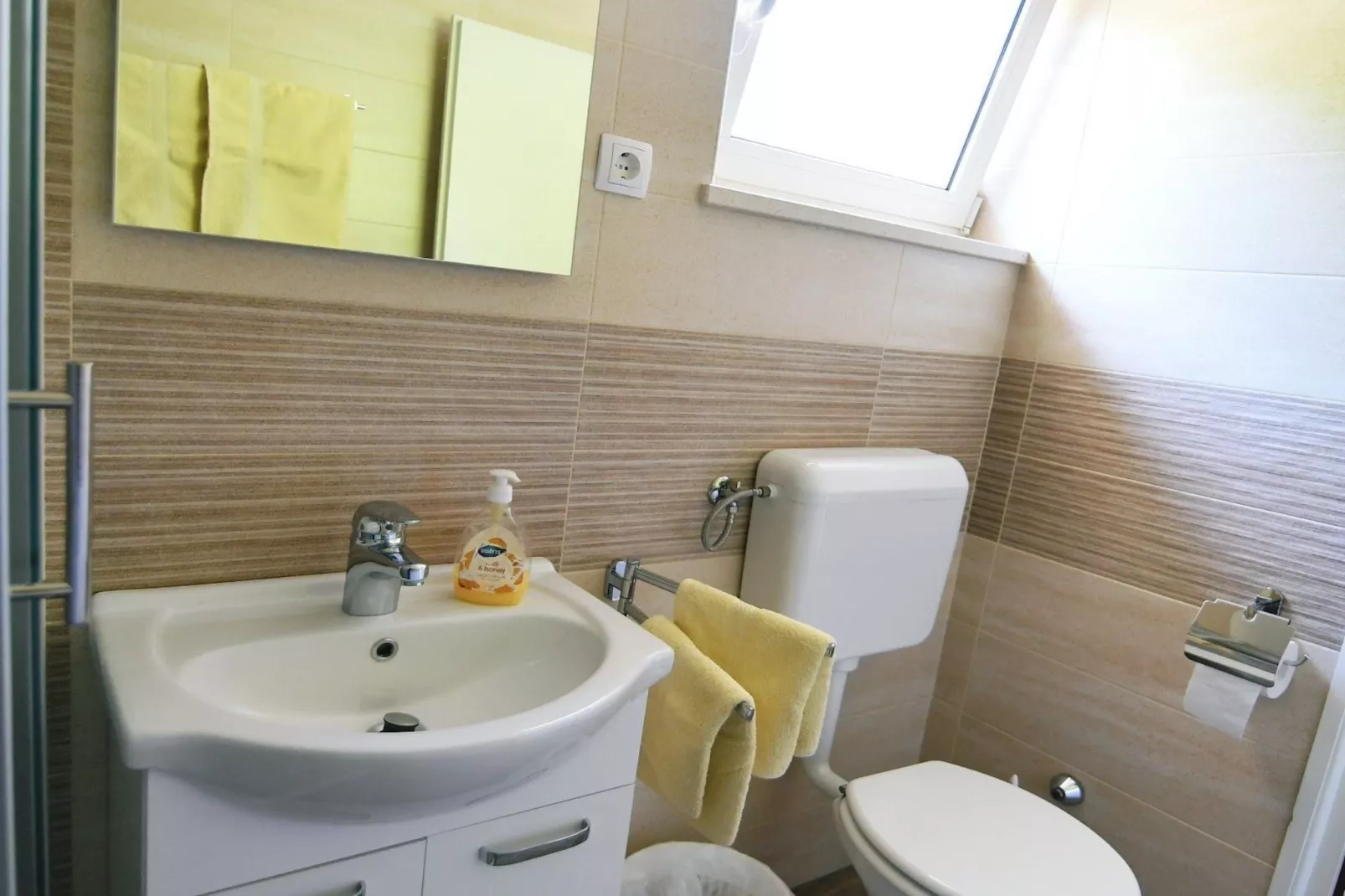 Scenic Retreat Rooms and Family Apartments - Double Room with Sea View 4 - Badezimmer