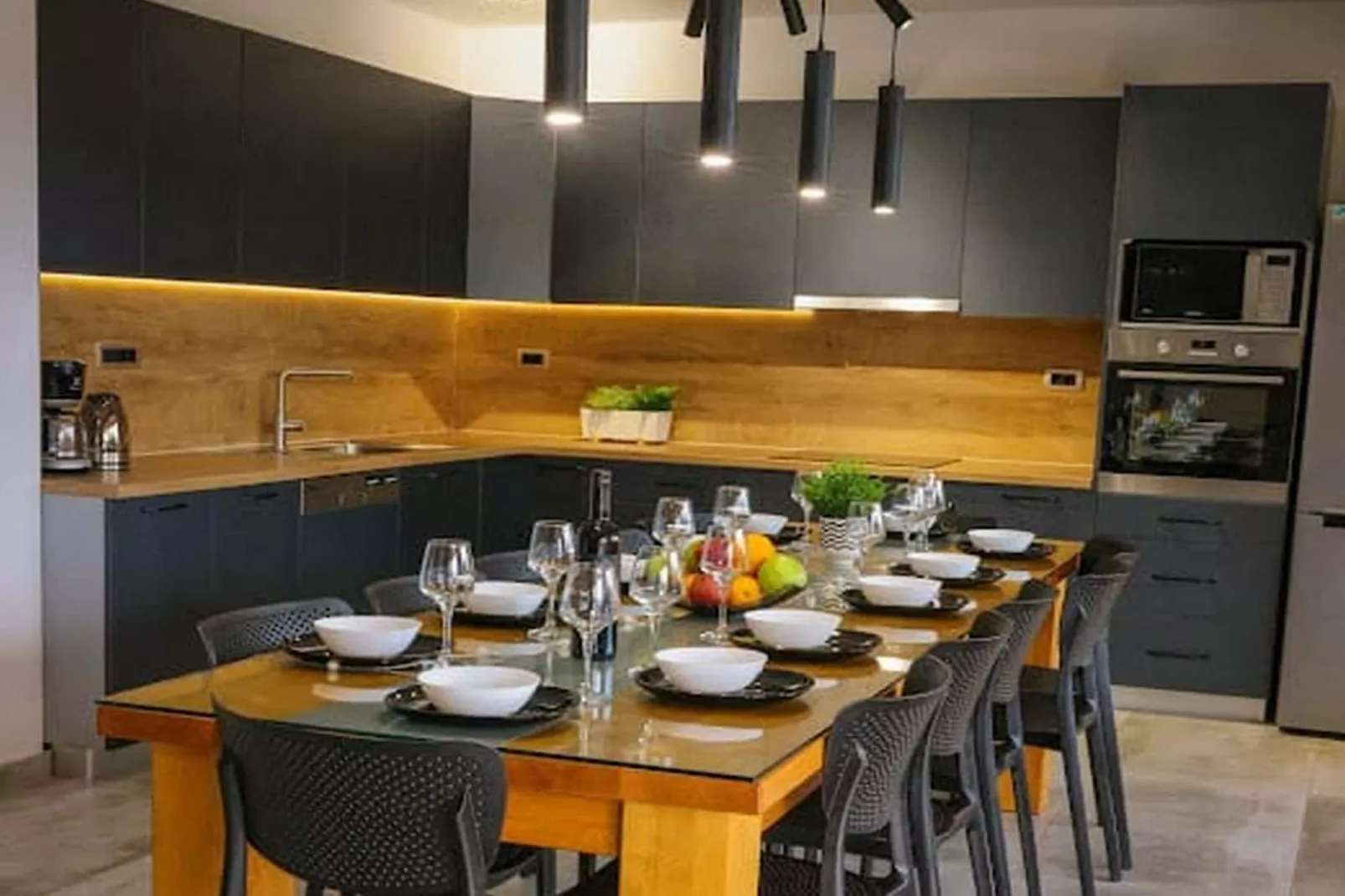 Exclusive Elegant Villa with Pool in Kastel Novi - Seven Bedroom Villa with Pool - Küche