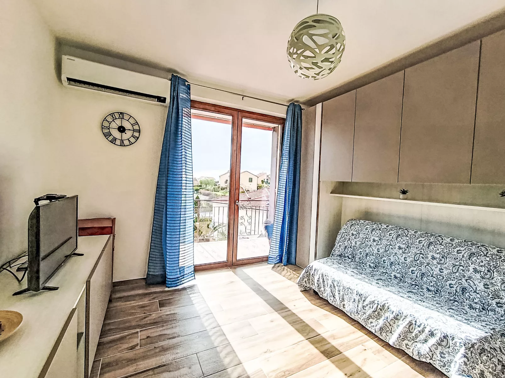 Titti e Giba - Dedans