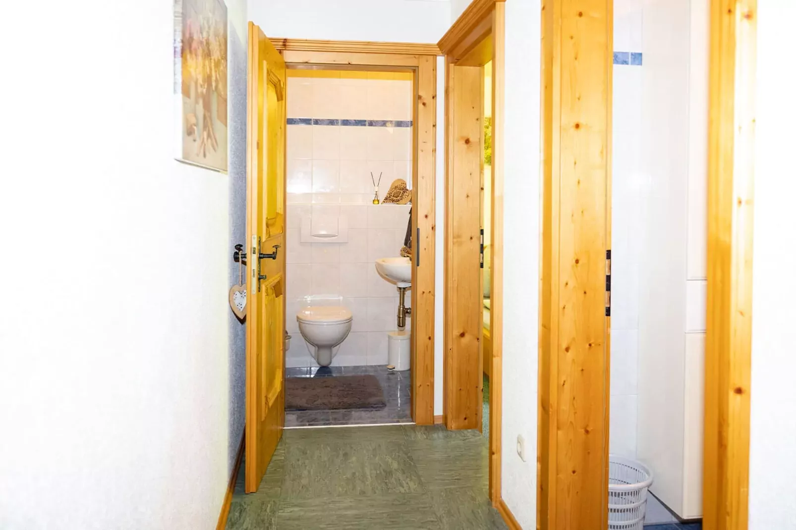 Waldrand-Bathroom