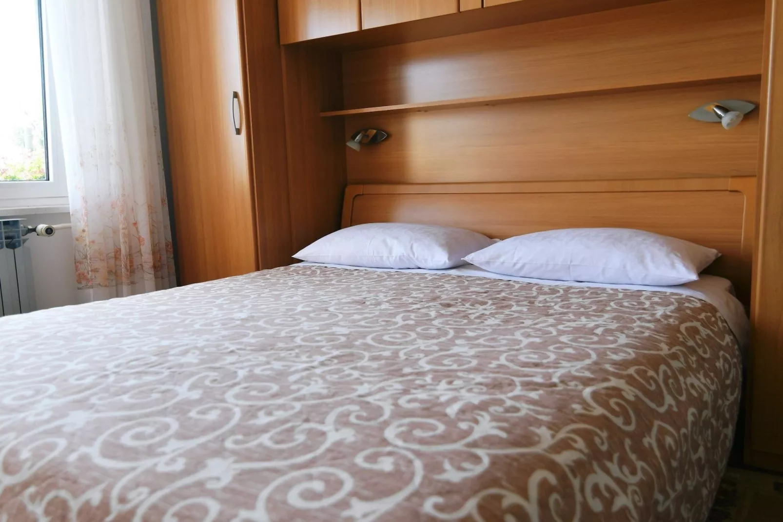Scenic Retreat Rooms and Family Apartments - One Bedroom Apartment with Terrace - Bedroom