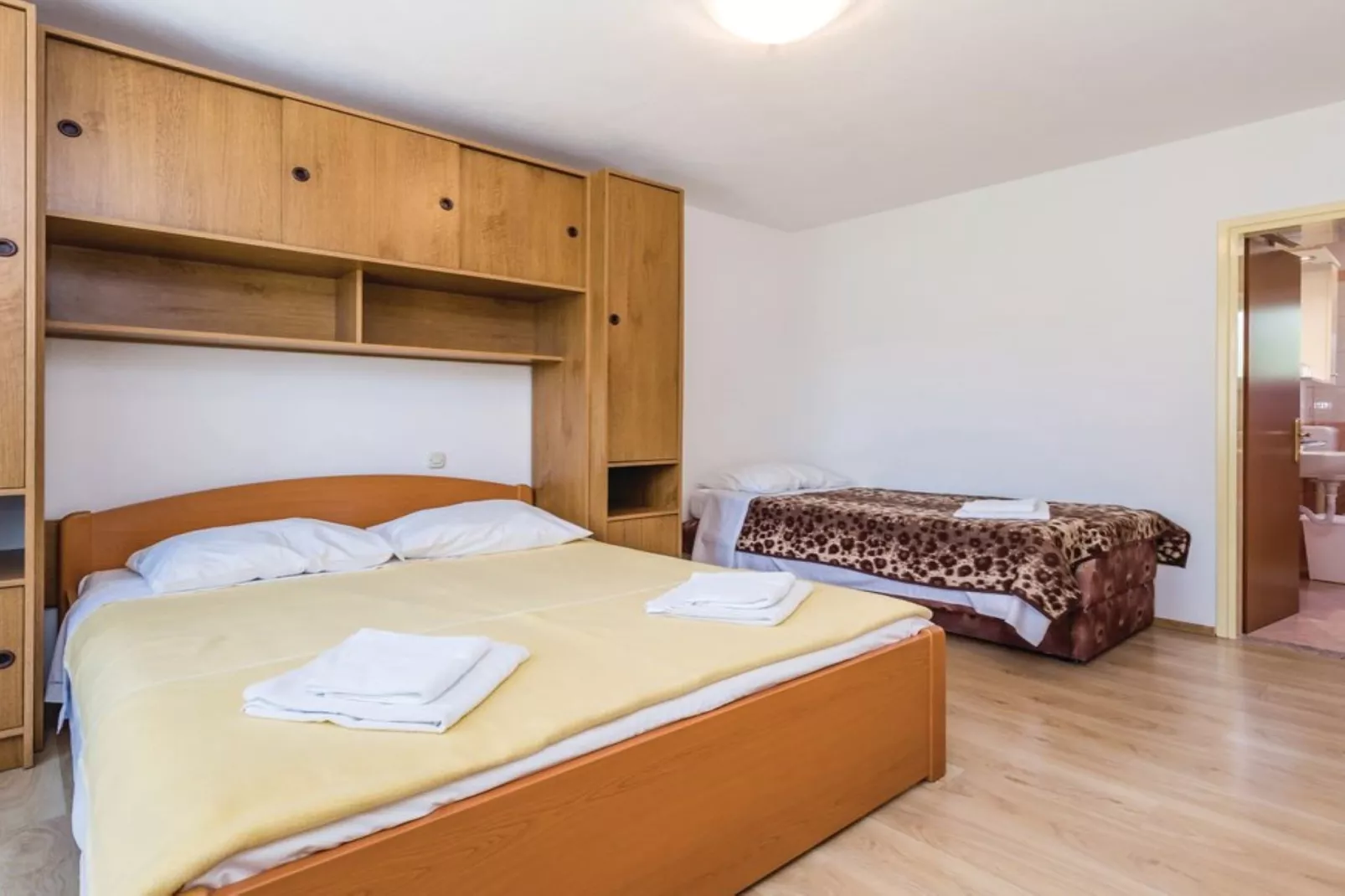Scenic Seafront Brsec Apartment - Three Bedroom Apartment  with Terrace - Schlafzimmer