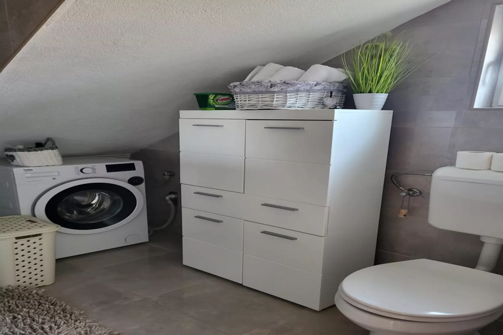 Elegant Trogir Apartment with Garden Terrace - Two Bedroom Apartment - Bathroom