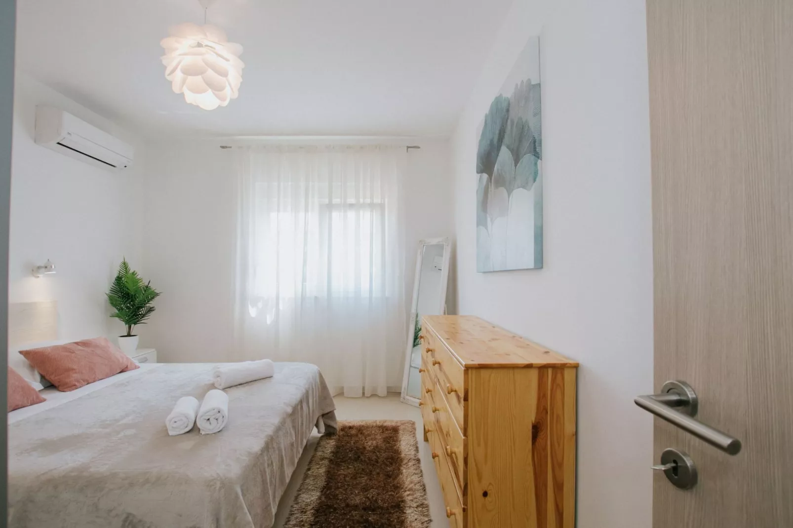 Scenic Sea View Apartment Trogir - Two Bedroom Apartment with Balcony and Sea View - Schlafzimmer