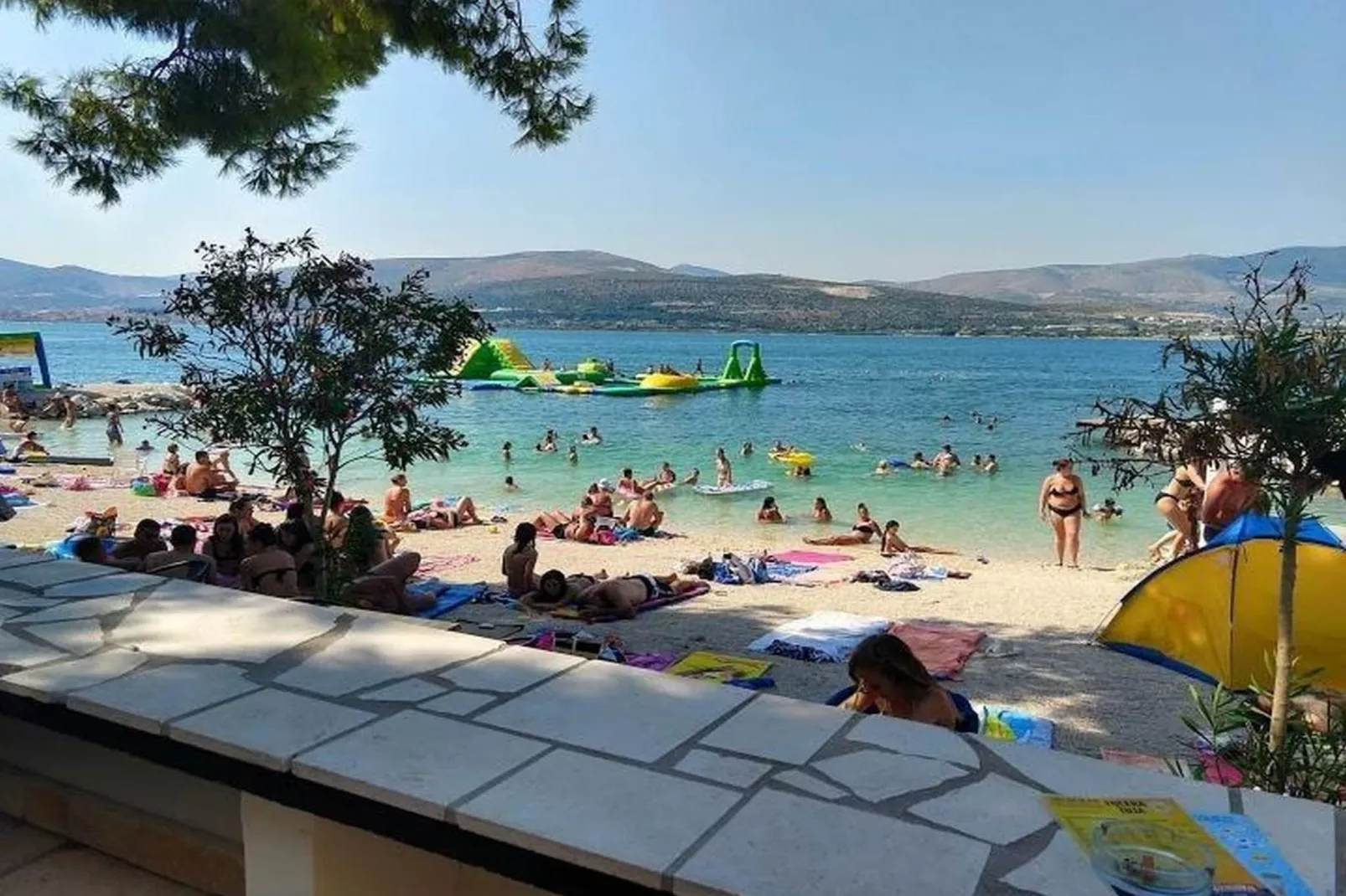 Mastrinka Bright Apartment with Free Parking and Modern Amenities - Two Bedroom Apartment - Ambiance