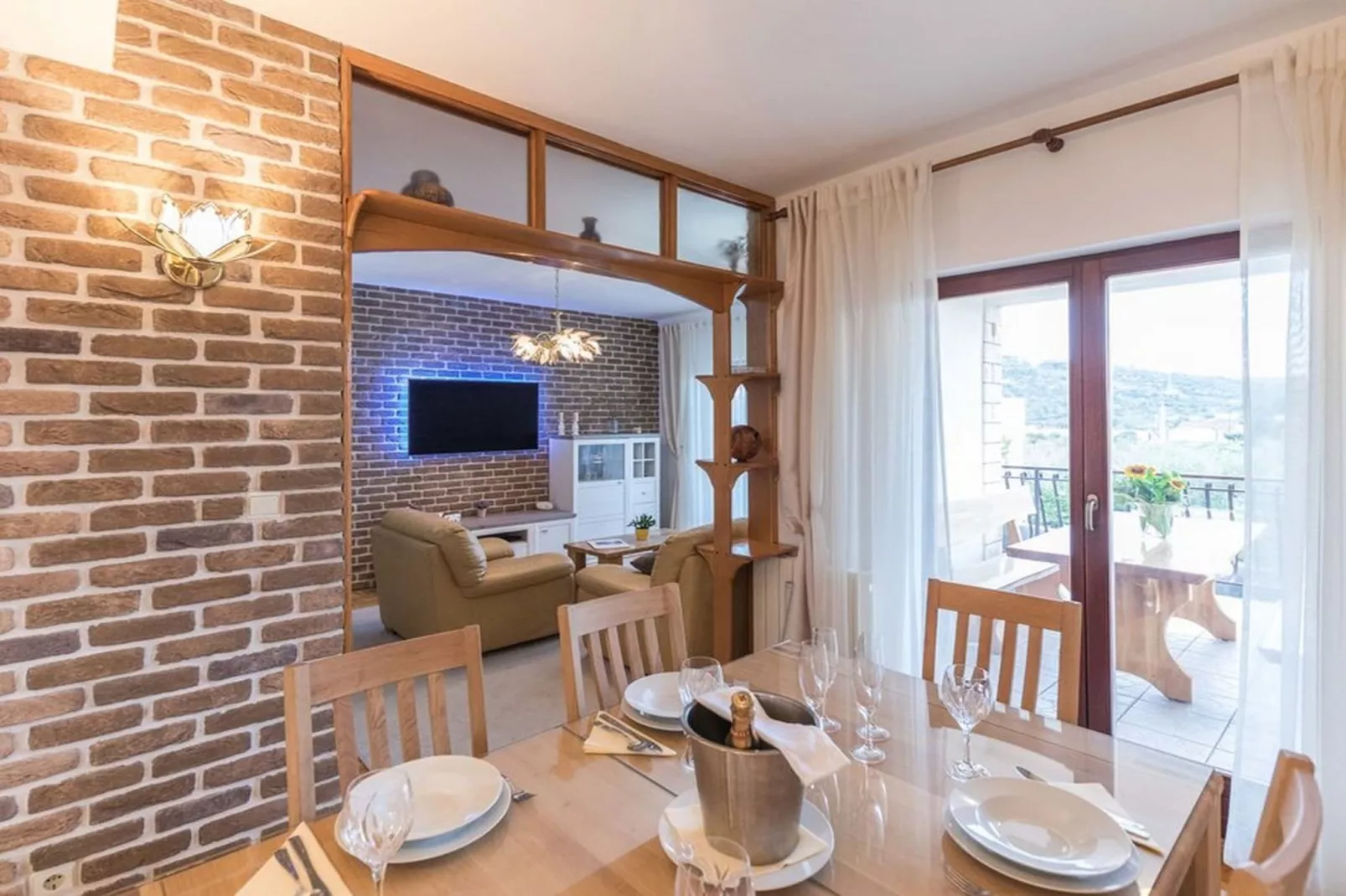 Relaxing Holiday Home with Pool, Fitness Area, and Entertainment Facilities - Six Bedroom Holiday Home - Esszimmer