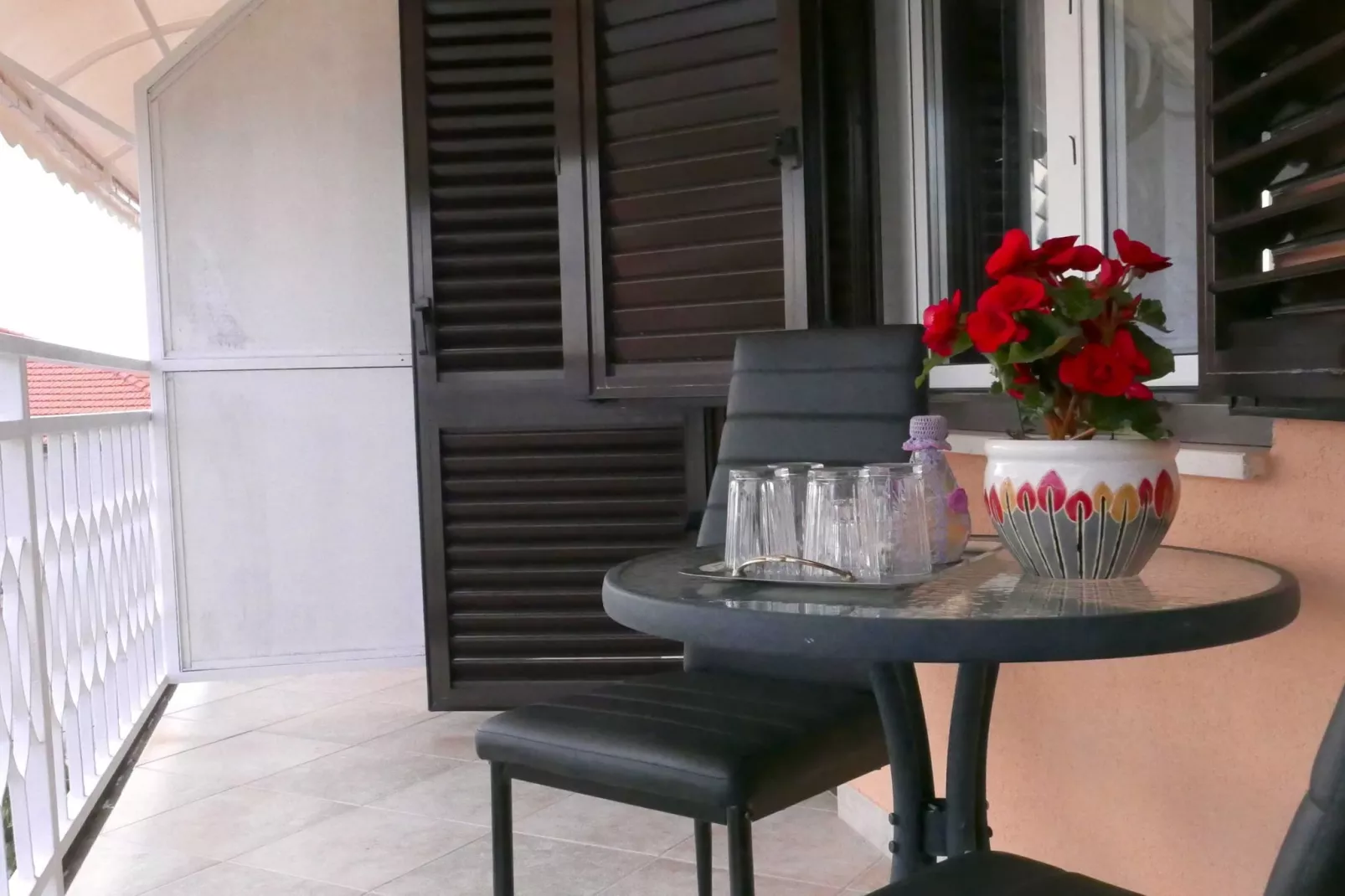 Scenic and Sunny Apartments with Sea View and Balcony - One Bedroom Apartment with Balcony (owner mali) - Terrasse/Balkon