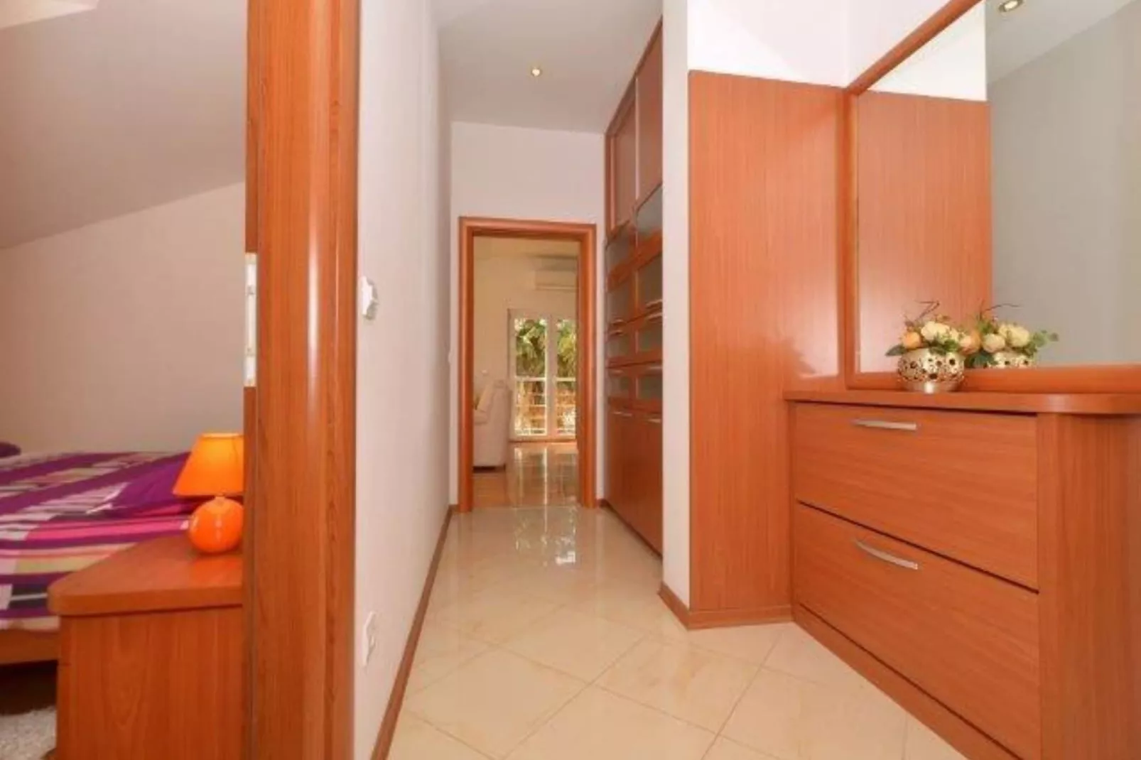 Bright Kaštela Apartment with Balcony and Private Parking - Two Bedroom Apartment - Schlafzimmer