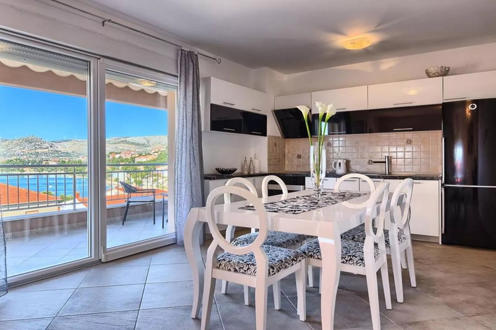 Luxury Apartment Okrug Gornji with Sea View and Pool - Three Bedroom Apartment with Sea View and Pool - Küche