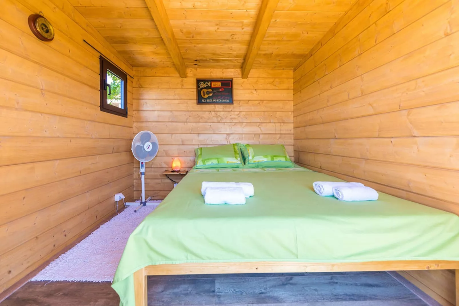 Picturesque Escape Holiday Home with Pool and Sauna - Four Bedroom Holiday Home with Sauna and Pool - Bedroom