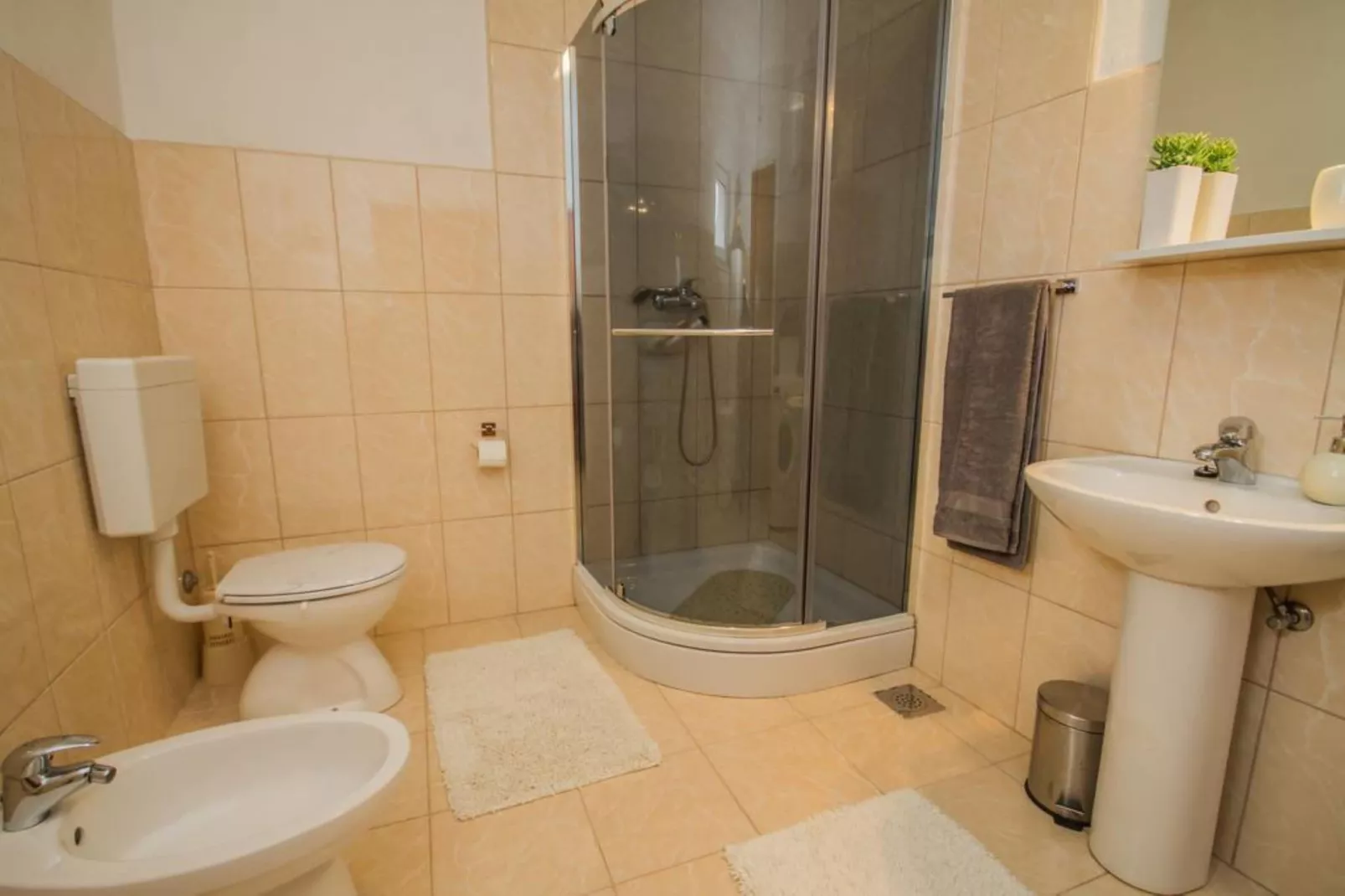 Tranquil Getaway Villa Prapatnica with Pool and Garden - Three  Bedroom Villa with Pool - Bathroom