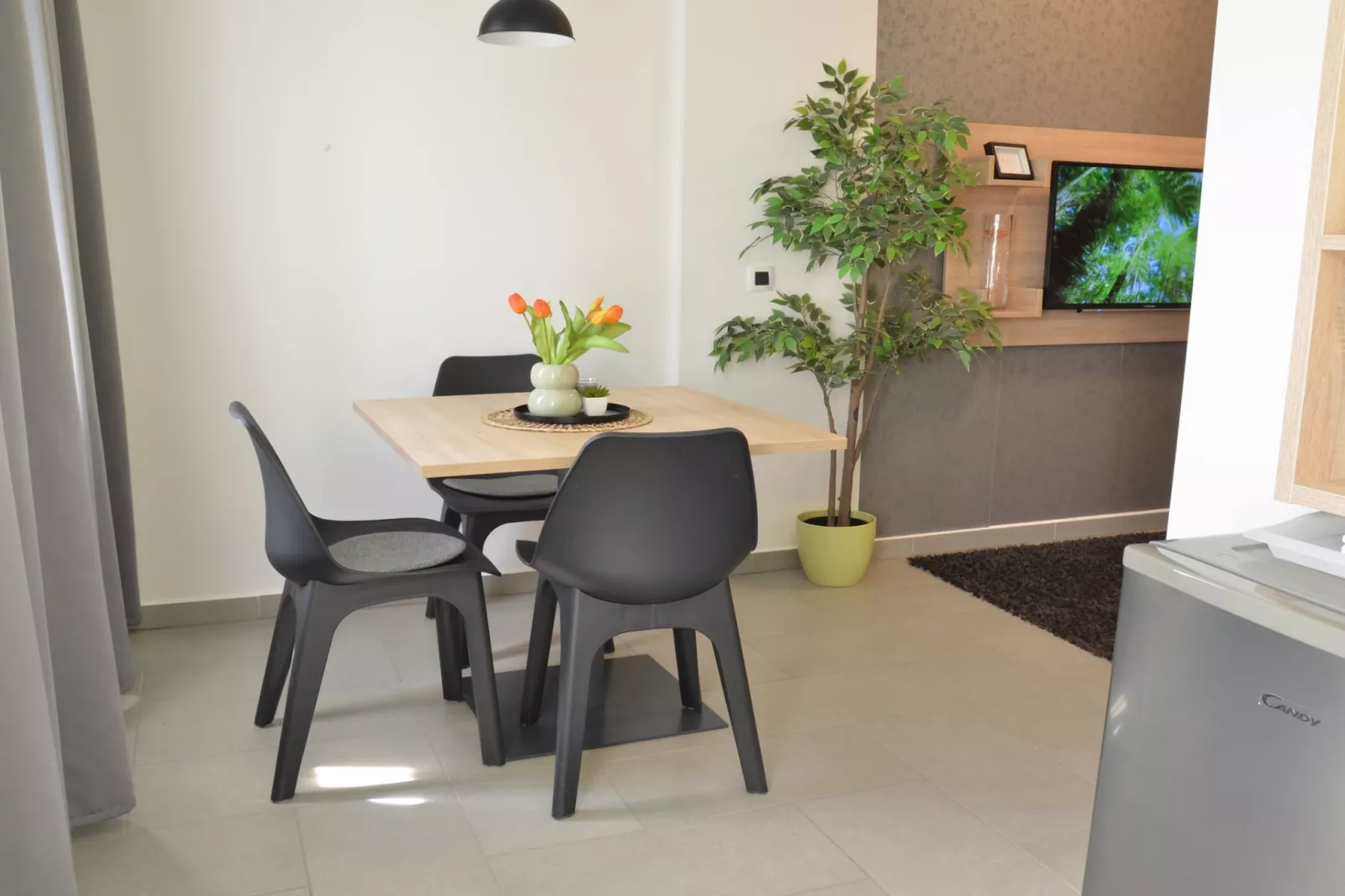 Stylish Apartments with Osijek Near Top Attractions - Comfort Studio Apartment - Maks - Living room