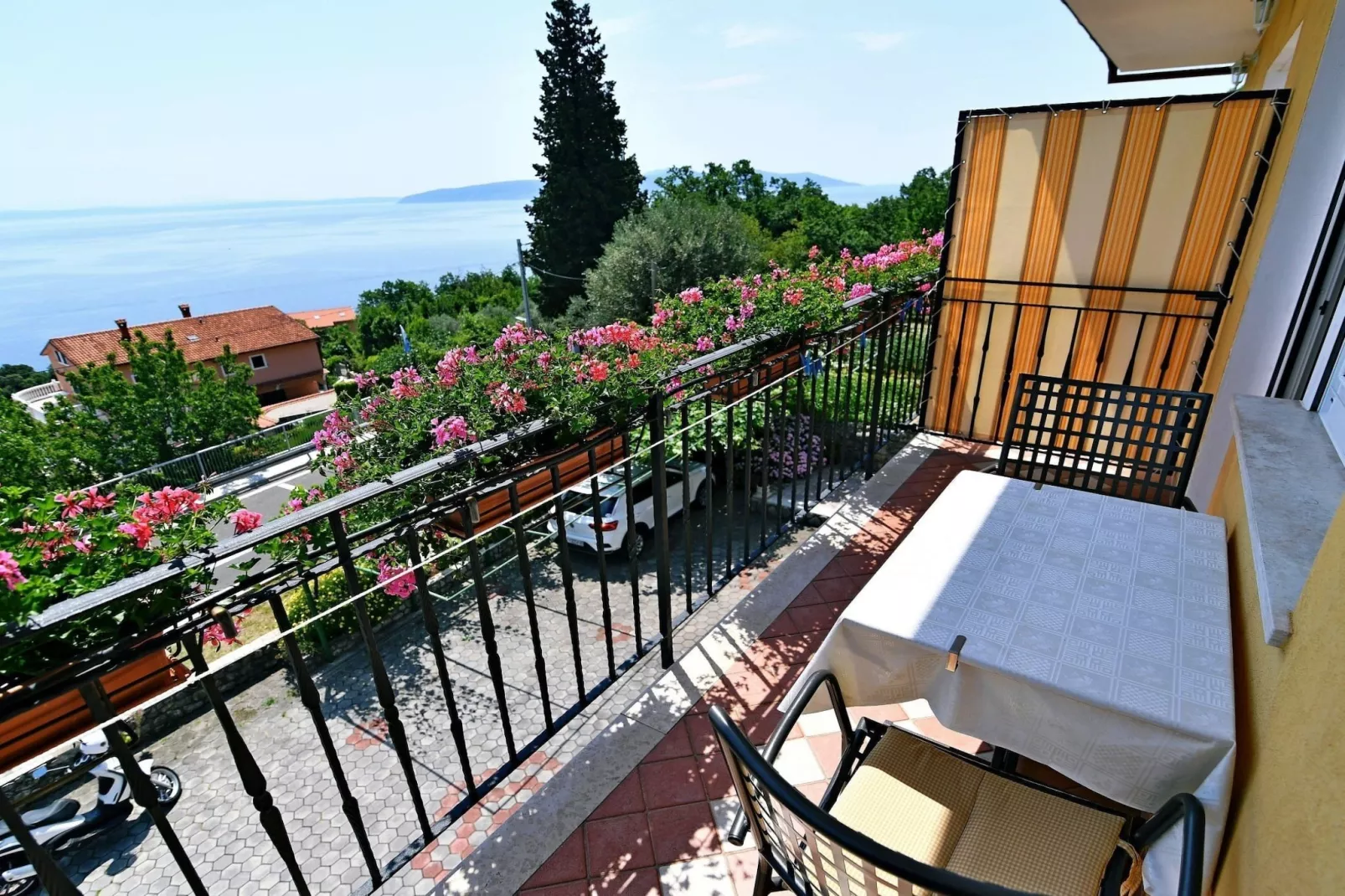 Scenic Retreat Rooms and Family Apartments - Double Room with Balcony 1 - Terrasse/Balkon