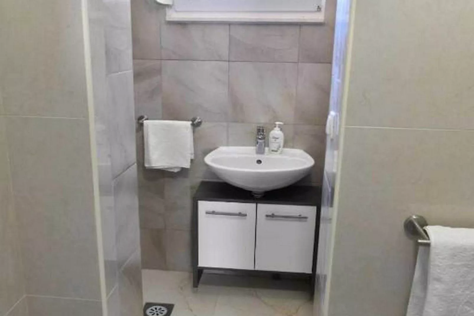 Charming Sinj Town Studio Apartments - Studio Apartments 1 - Bathroom