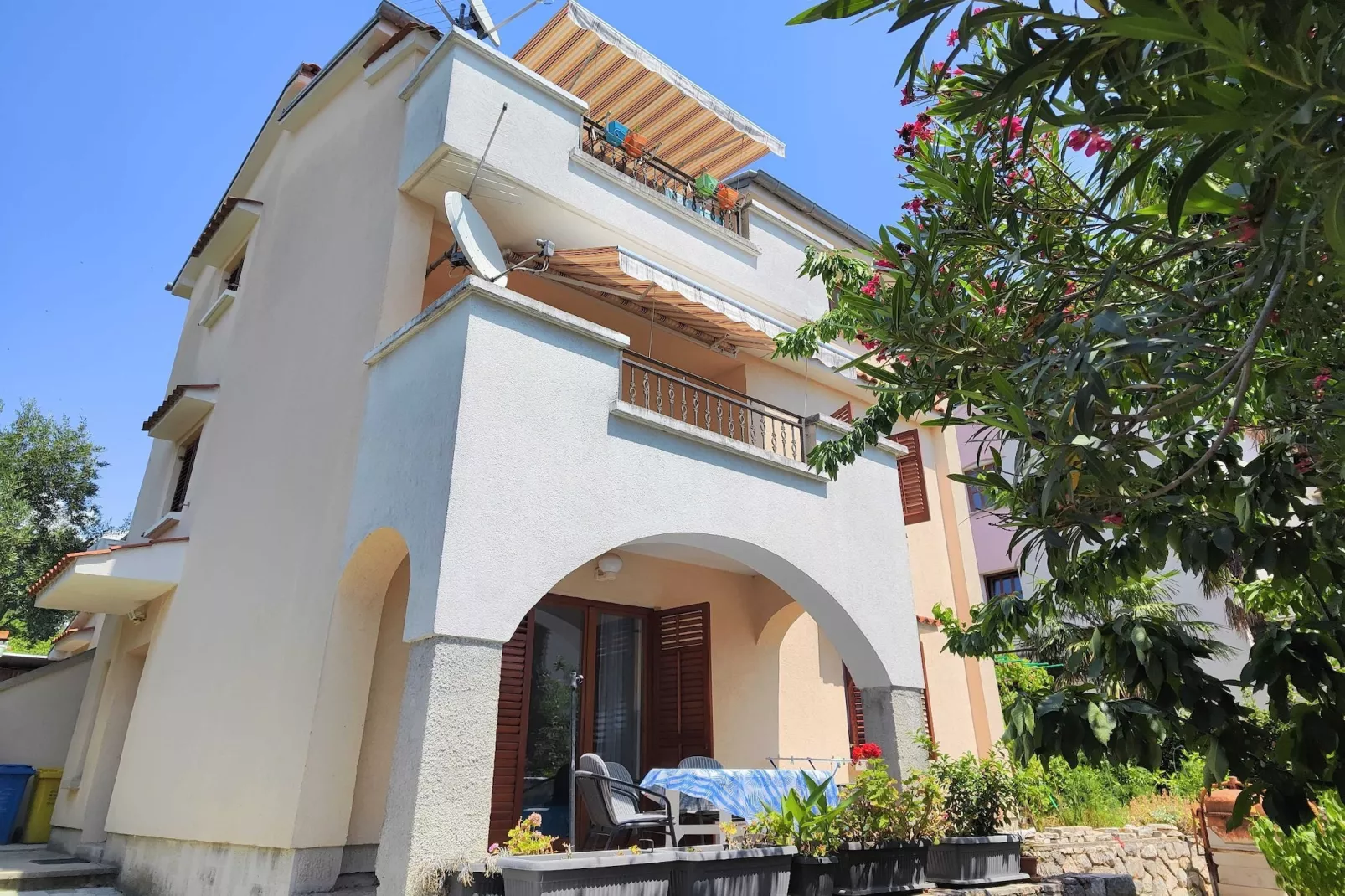 Comfortable Crikvenica Stay with Private Parking - One Bedroom Apartment - Im Freien