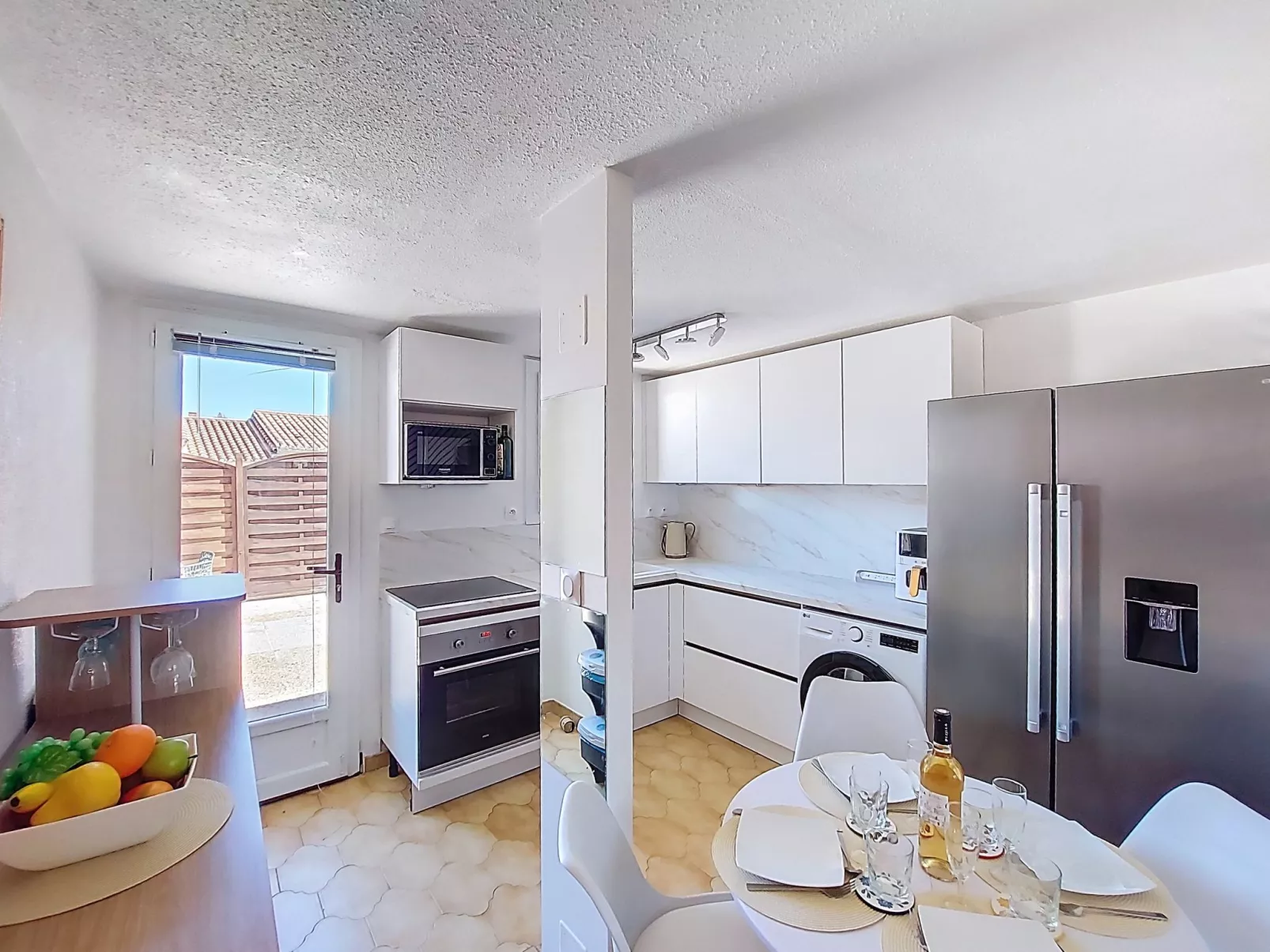 Le Mas des Oliviers - Inside