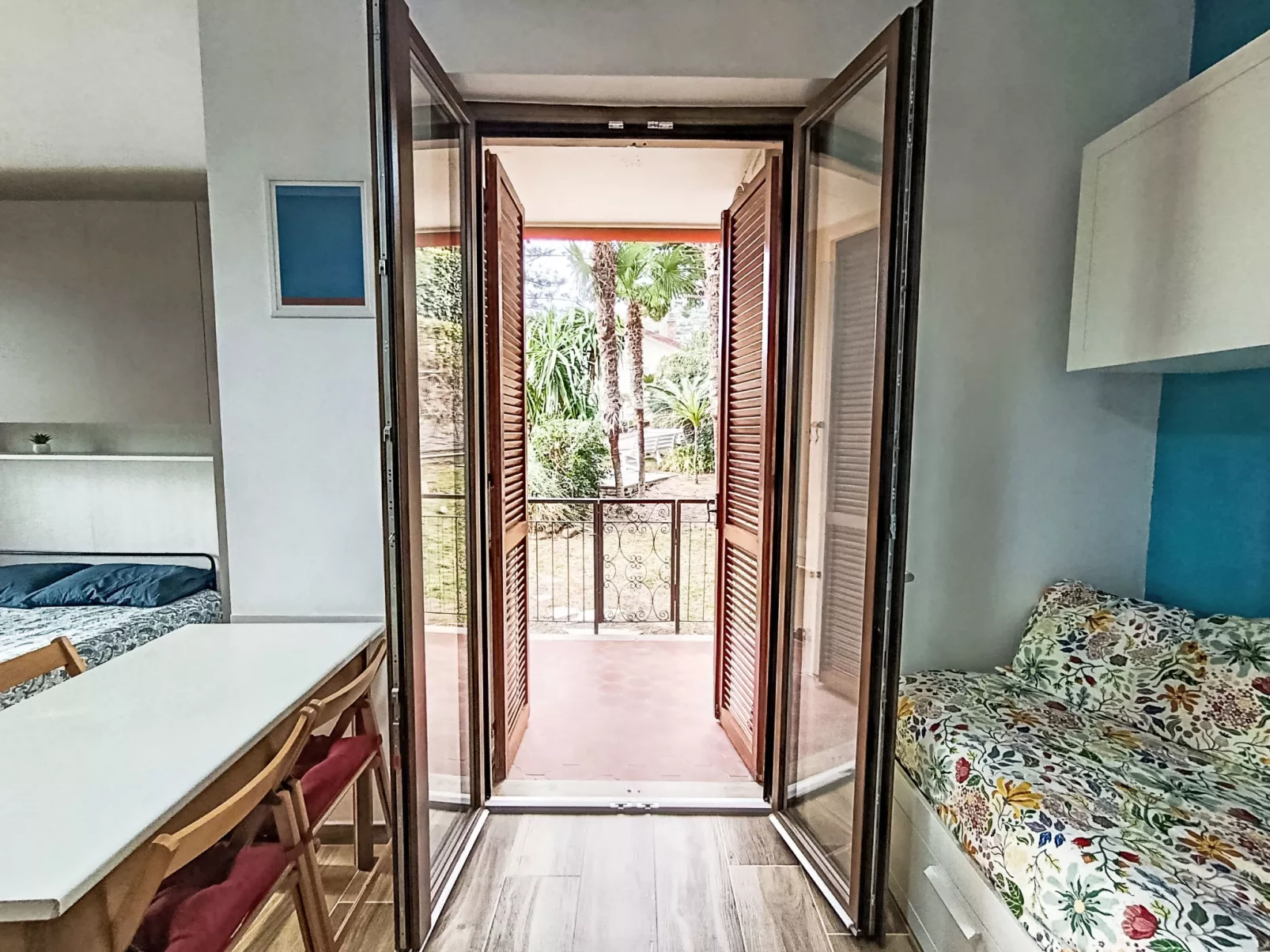 Titti e Giba - Dedans