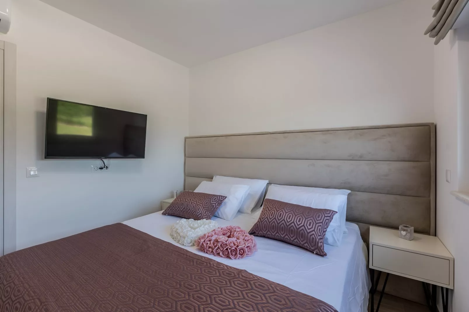 Scenic Kastel Luksic Apartments - Three Bedroom Apartment - Bedroom