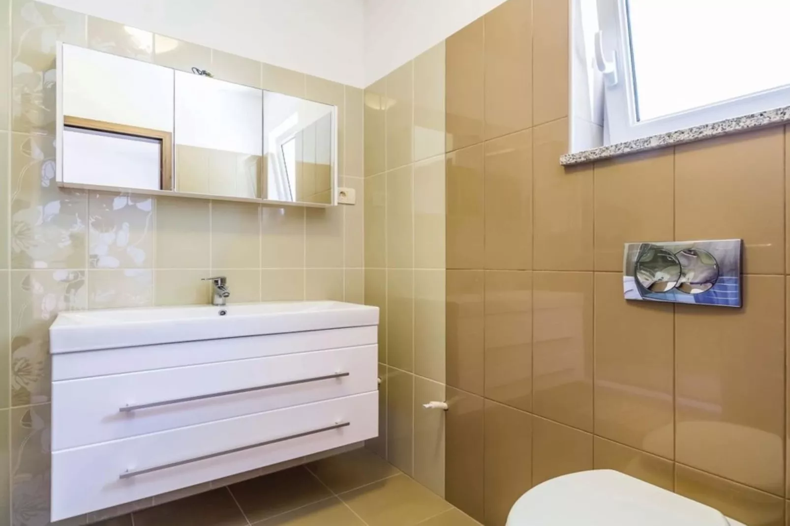 Cozy One Bedroom Apartment with Terrace - One Bedroom Apartment - Salle de bain